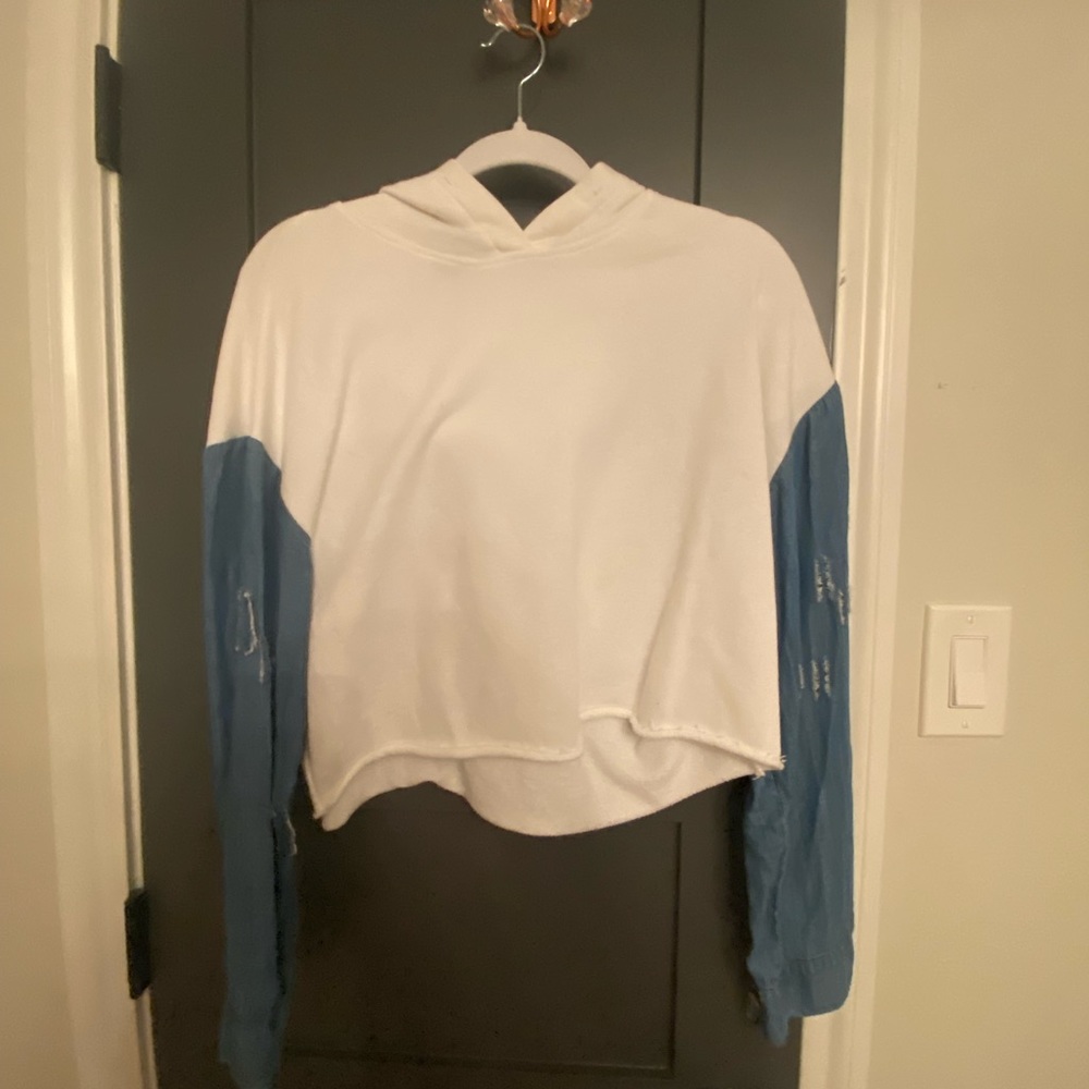 Cute cropped hoodie with denim sleeves